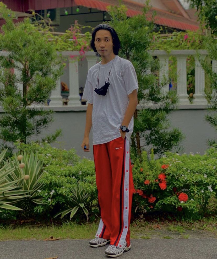Jejaka ini merupakan seorang pelajar jurusan Pendidikan Jasmani yang sedang menuntut di UPSI.